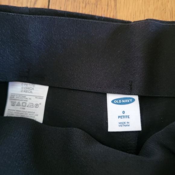 Black High-Waisted Slim Fit Straight Leg Pant Size 0 Petite Old Navy NWT - Picture 2 of 2
